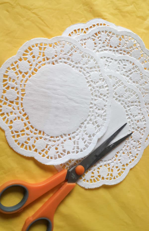 recyclart.org-doily-glass-jar-luminary1